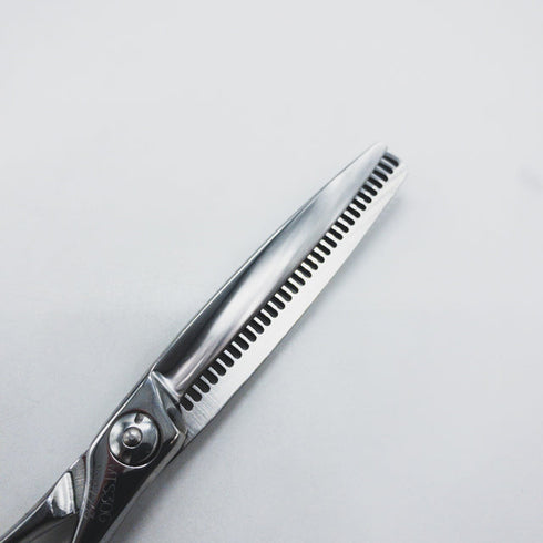 【ナルトシザーズ ナルトシザーNARUTO SCISSORS】レオヴィスタMTS30G メガネ シザー セニング 美容ハサミ すきばさみ 美容師 理容師 約30% 右利き 6インチ 中古 sc1659